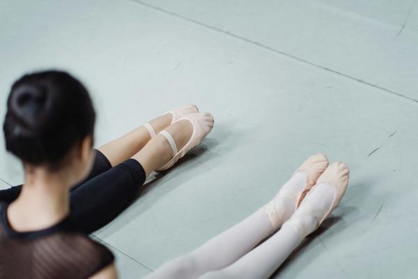 Young-Ballet-Dancers
